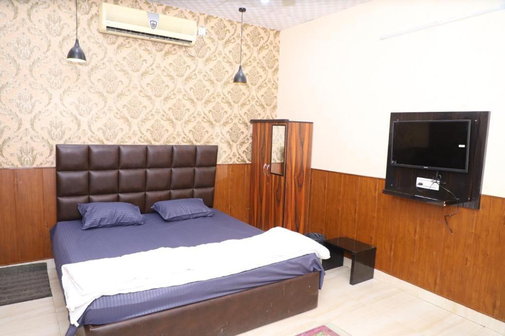 Hotel Aashirvad Faridabad Extérieur photo