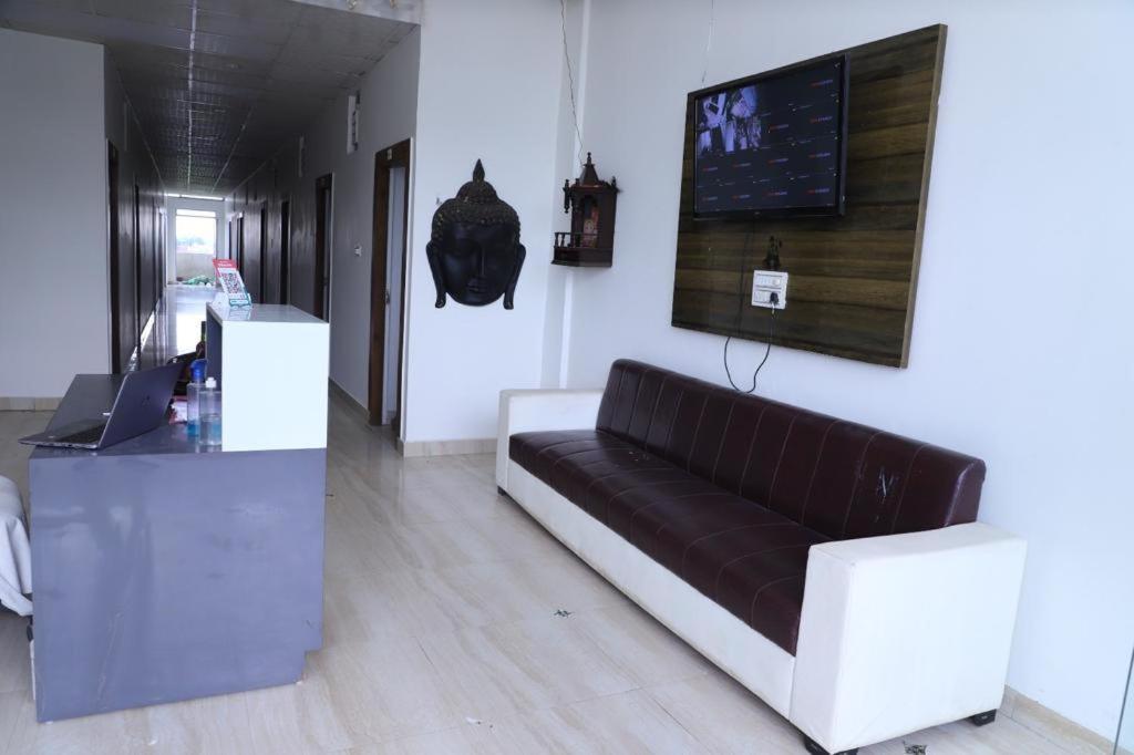 Hotel Aashirvad Faridabad Extérieur photo