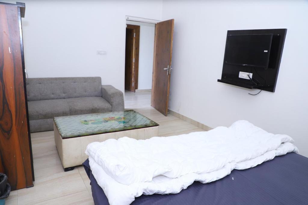 Hotel Aashirvad Faridabad Extérieur photo