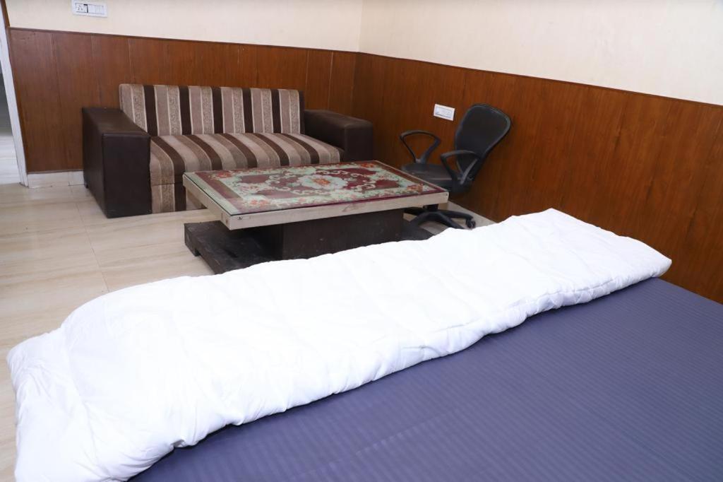 Hotel Aashirvad Faridabad Extérieur photo
