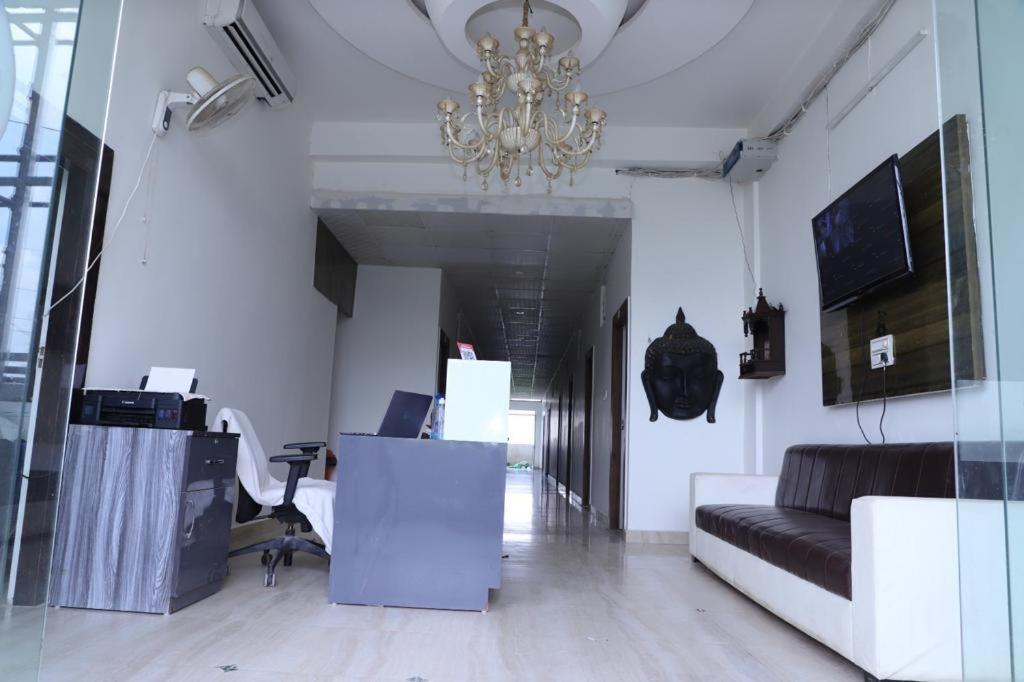 Hotel Aashirvad Faridabad Extérieur photo